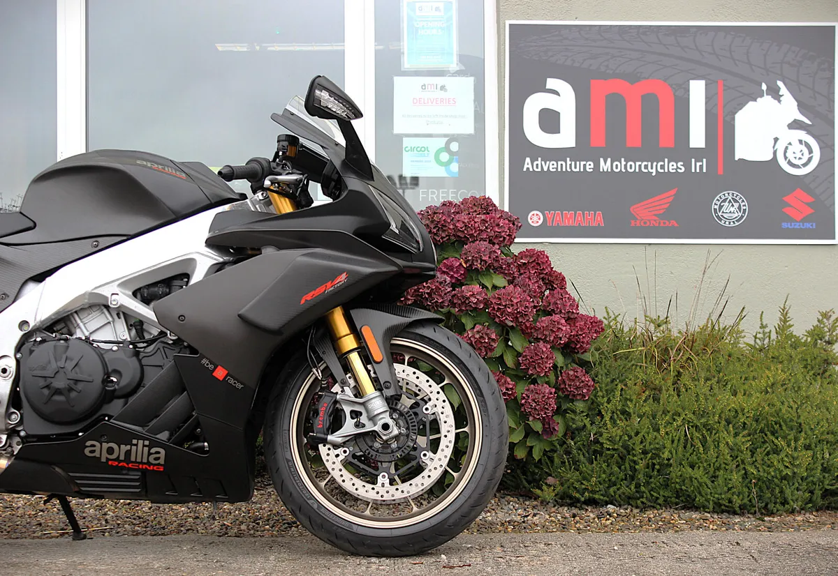 Aprilia RSV4 1100 Factory - Image 4