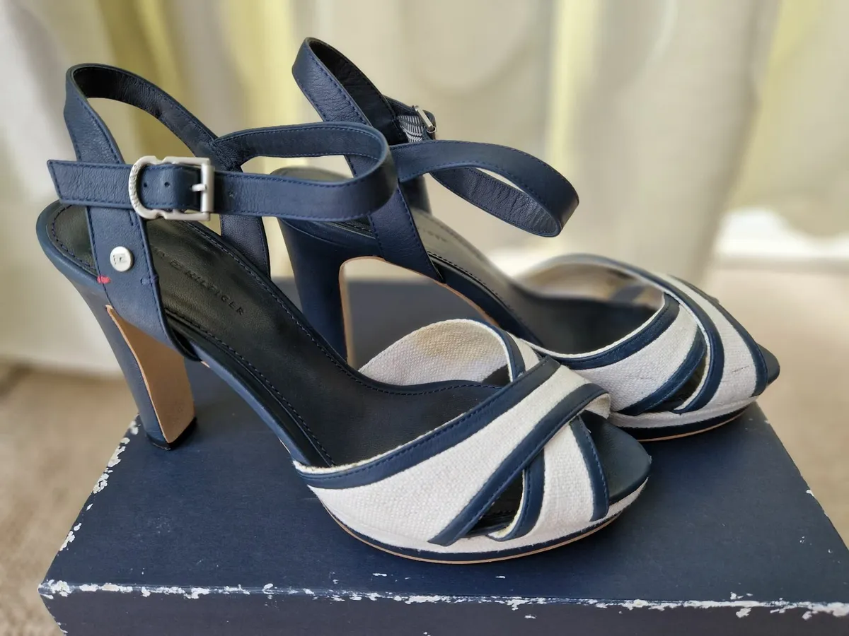 Genuine Tommy Hilfiger Sandal Heels UK7 - Image 1