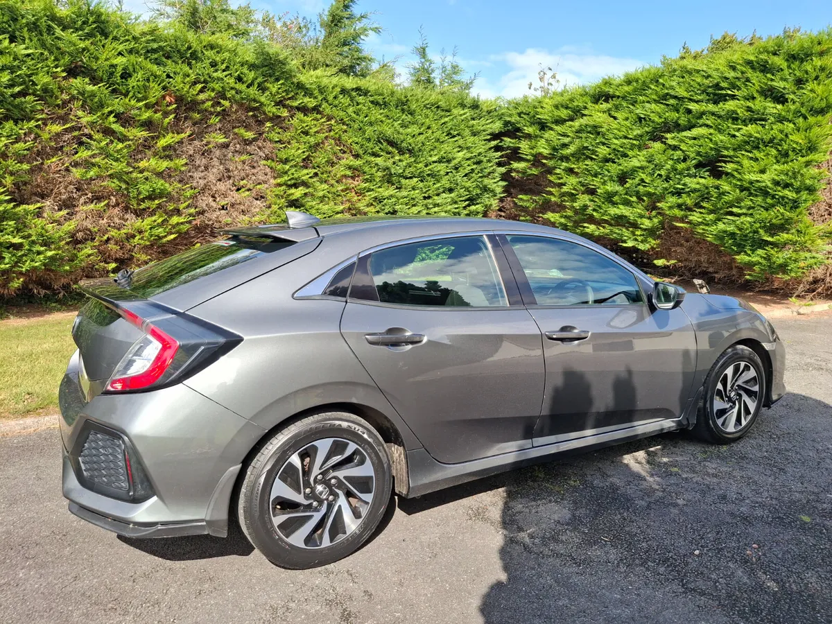 Honda Civic 2017 1.0 Smart - Image 3