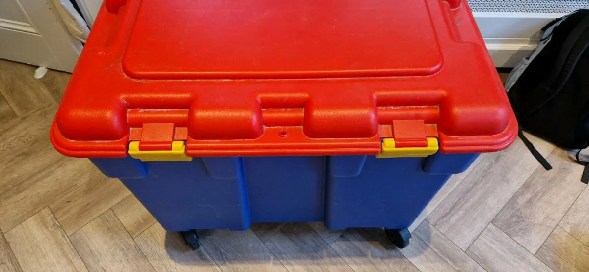 185L Storage box with wheels - Image 3