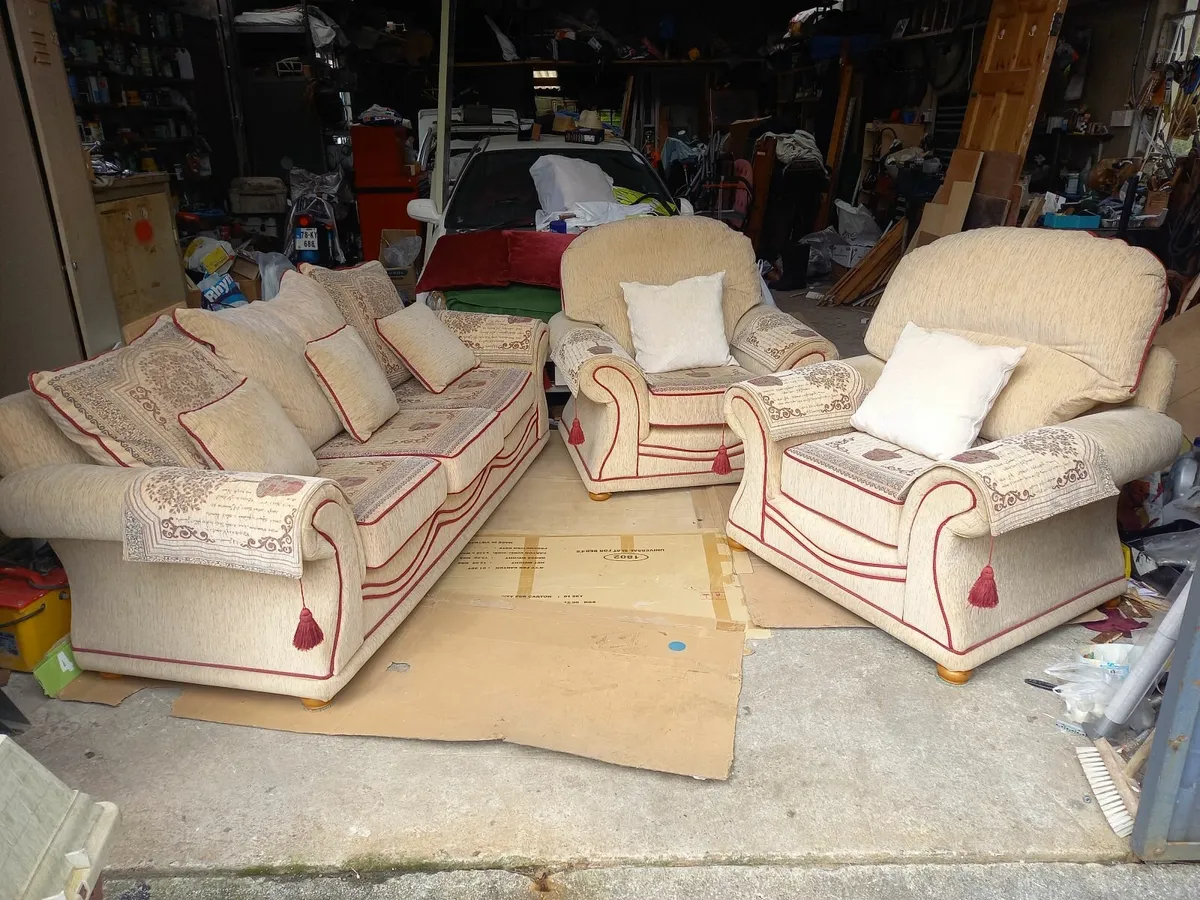 Suite of furniture 3+1+1 - Image 1