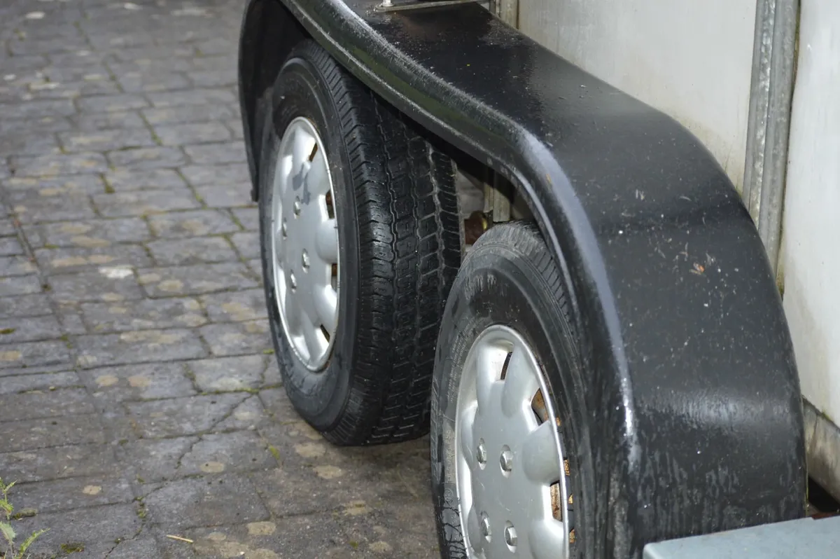 510 Ivor Williams Double Horsebox - Image 3