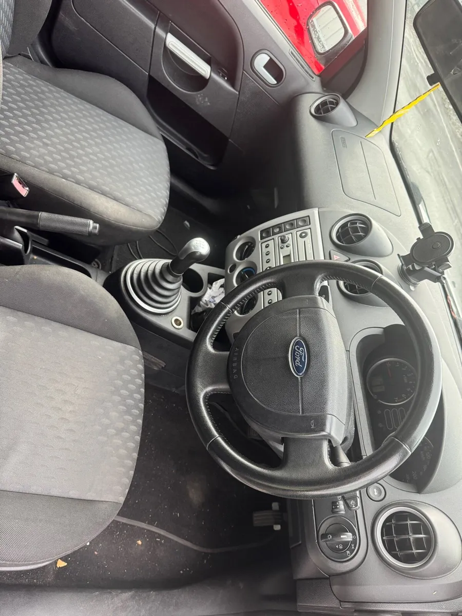 Ford Fiesta 2005 - Image 2