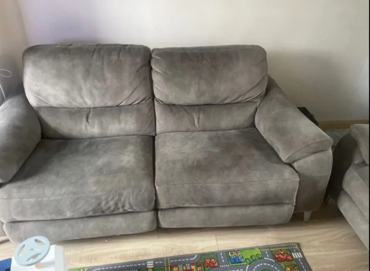 2 & 2.5 Seater Electric Recliner Couch with USB - Image 2