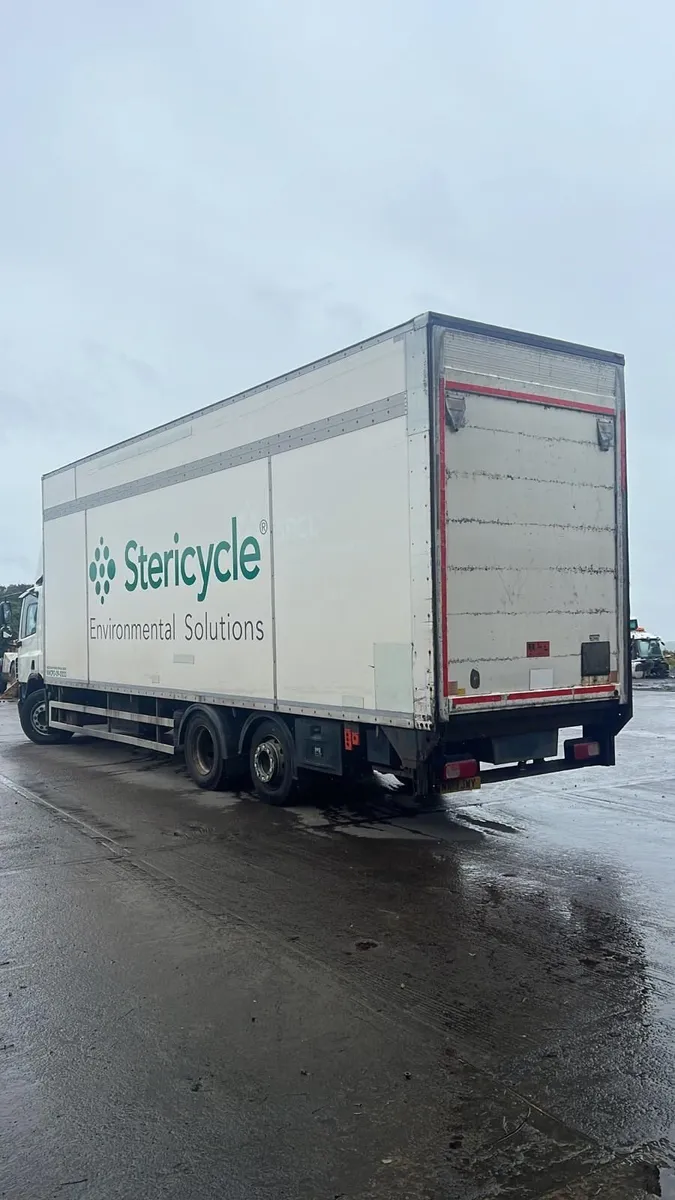 2013 DAF 75 310 6x2 - Image 2