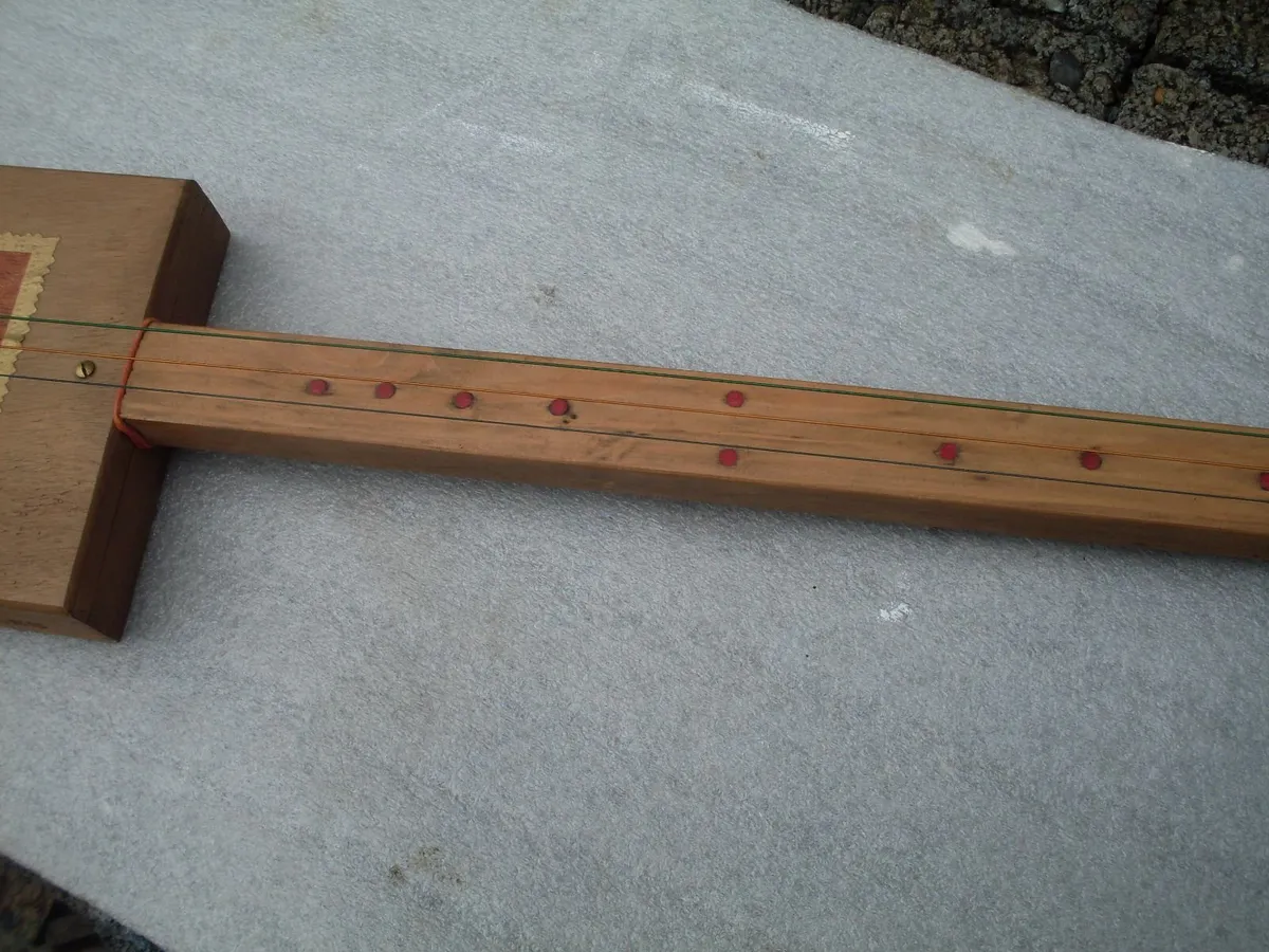 Cigar Box Guitar - Image 3