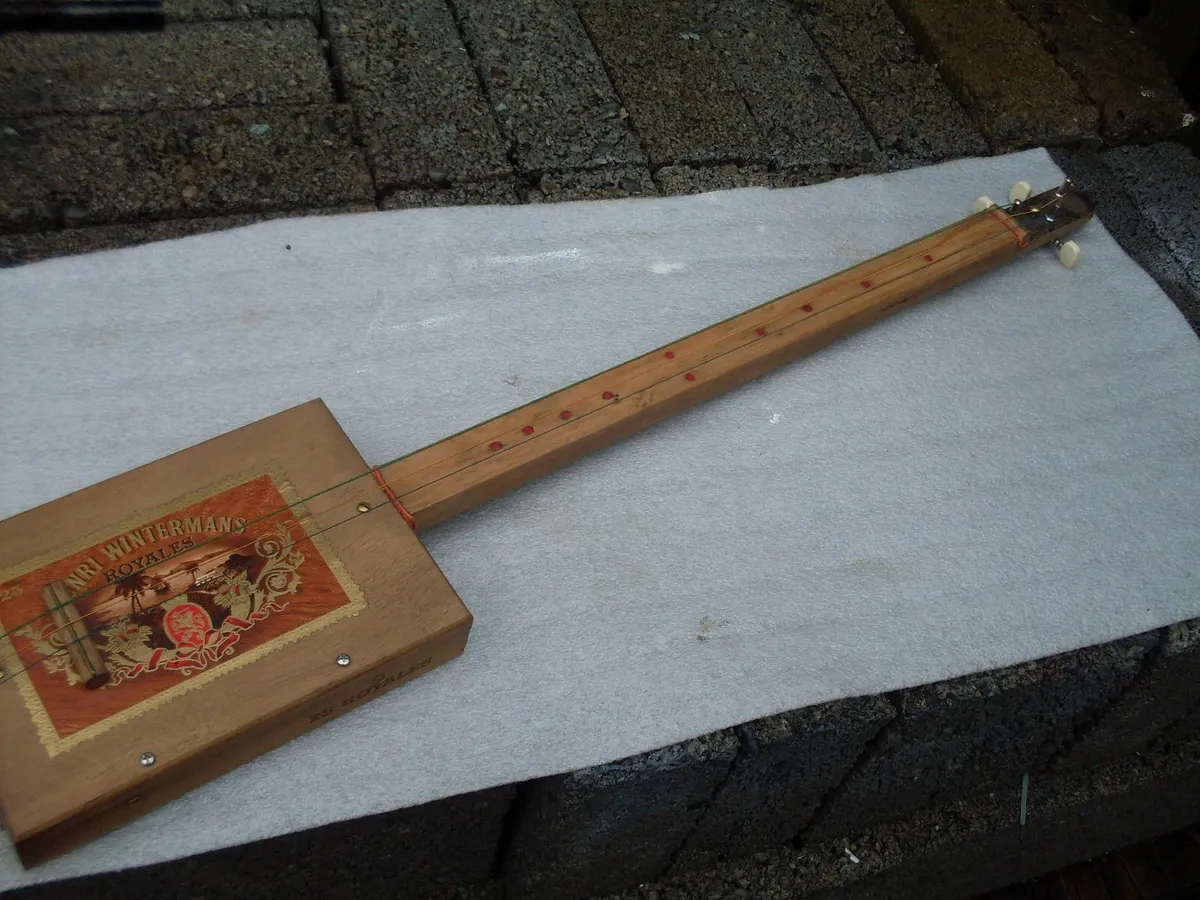 Cigar Box Guitar - Image 4