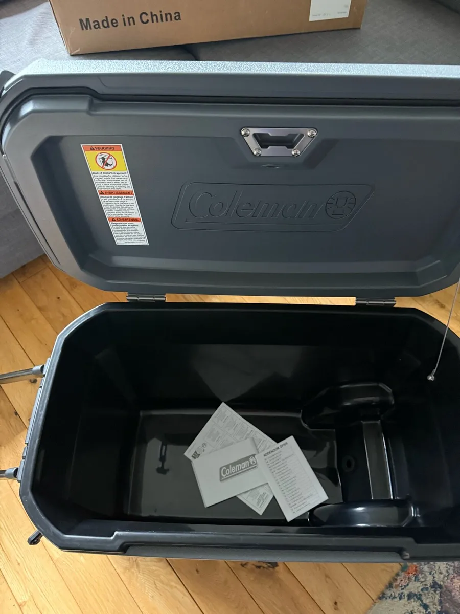 Coleman 62L Cooler box + wheels - Image 2