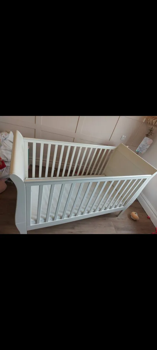 Cot and nappy changing unit - Image 3