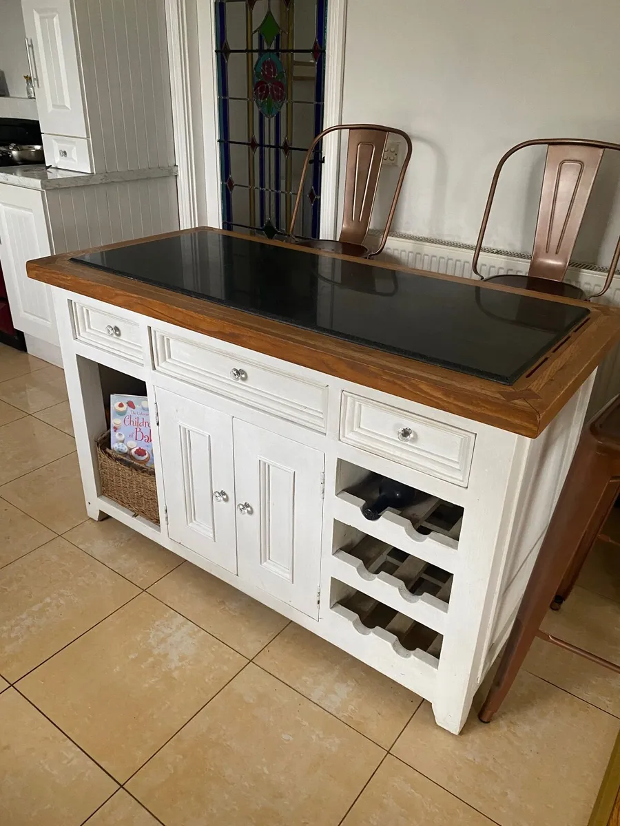Kitchen island - Image 1