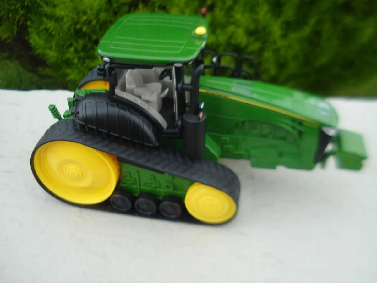JOHN DEERE DIECAST METAL MODEL TRACTORS. - Image 2