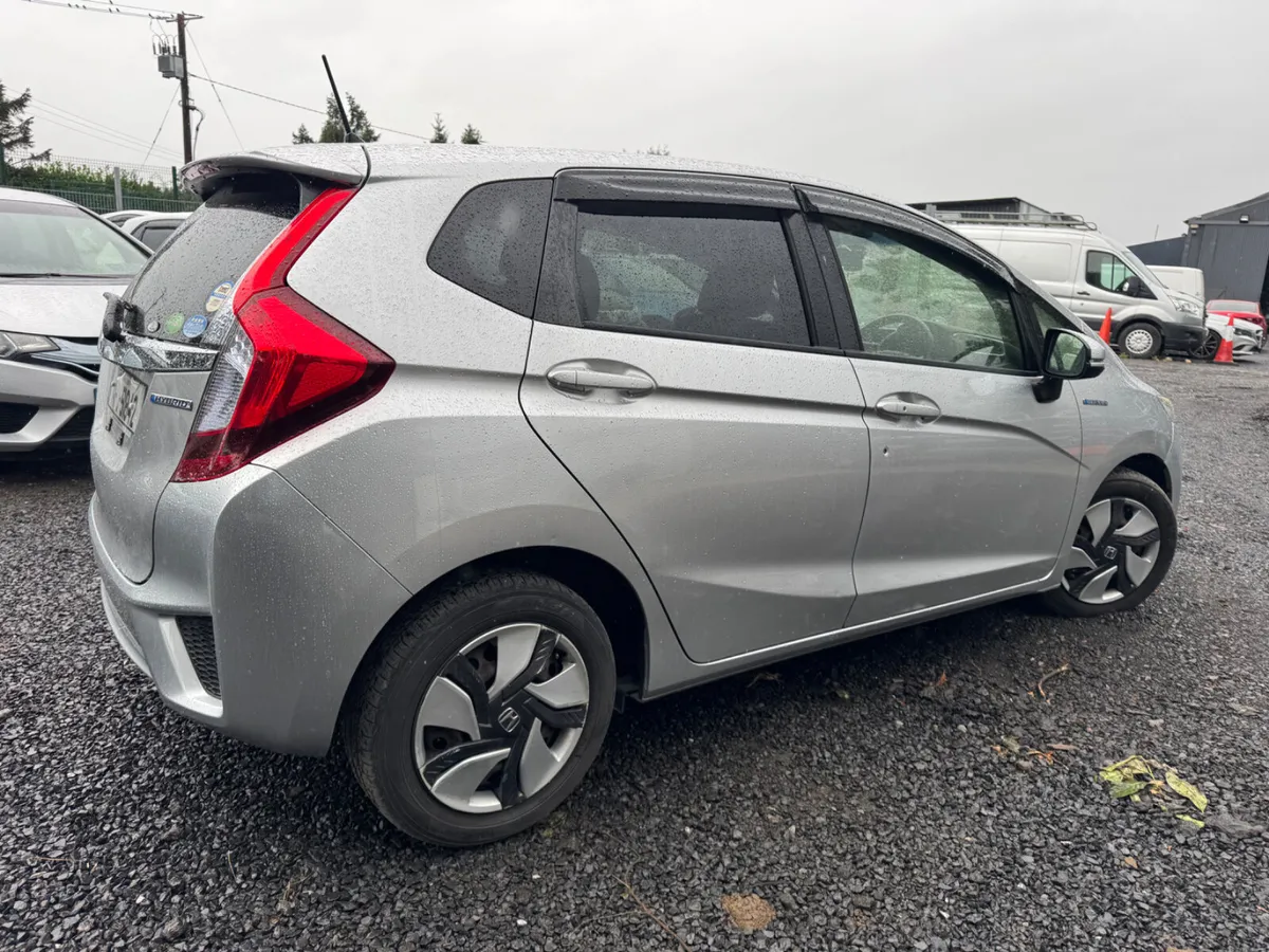 Honda Fit Hybrid Automatic - Image 3