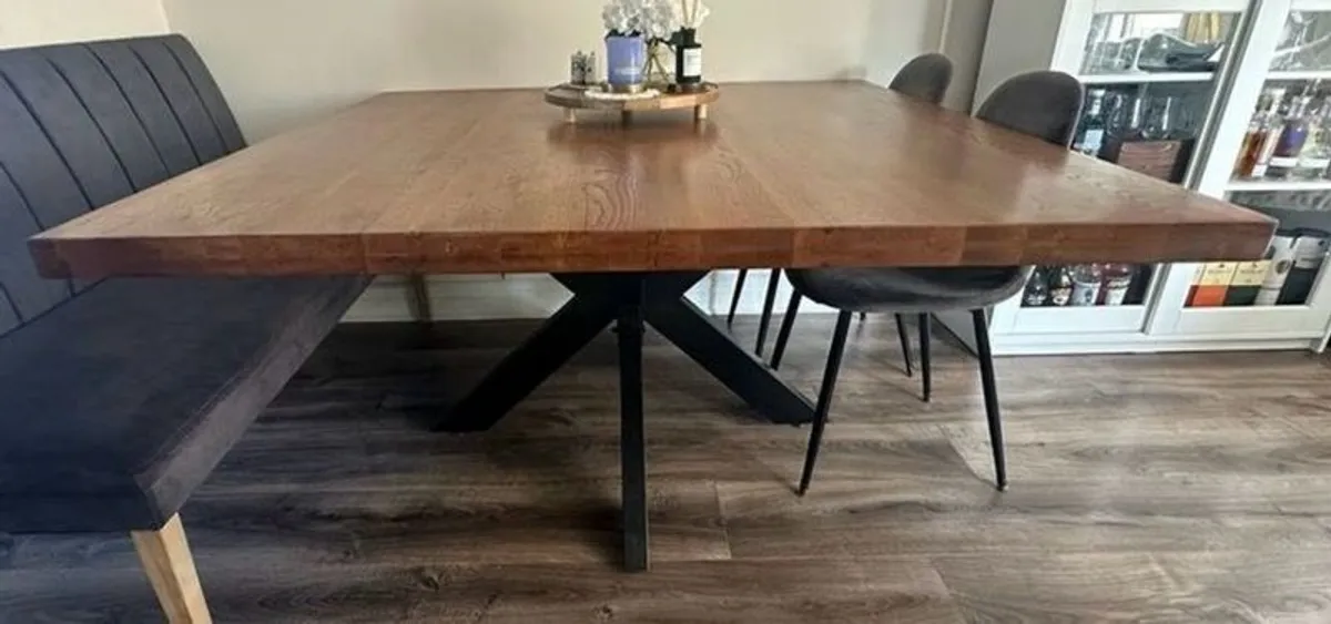 Square 1.5M oak veneer dining table - Image 1