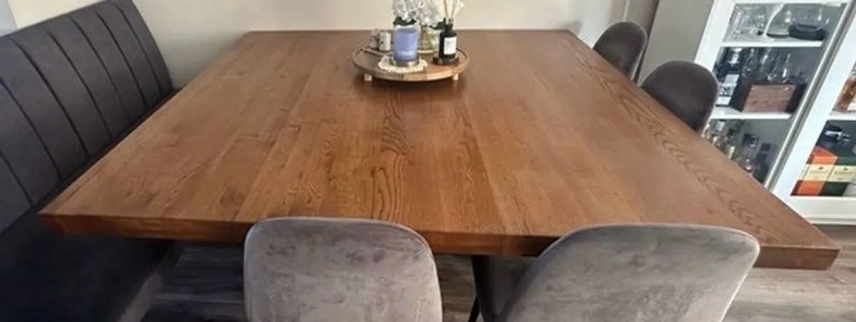 Square 1.5M oak veneer dining table - Image 3
