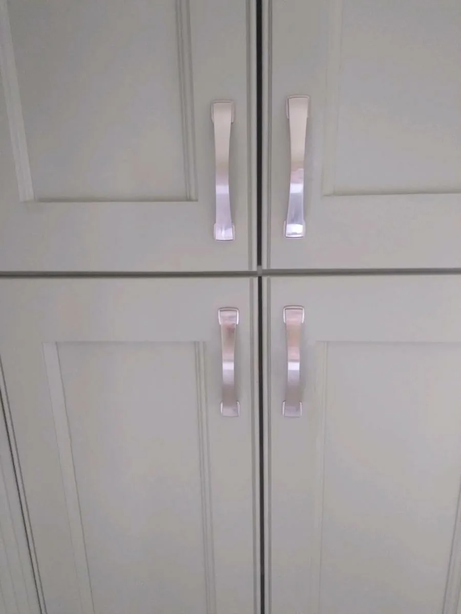 Kitchen handles - Image 1
