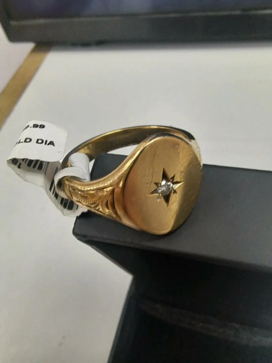 9ct Gold Signet Ring 9 w/ Diamond 9k - Image 1