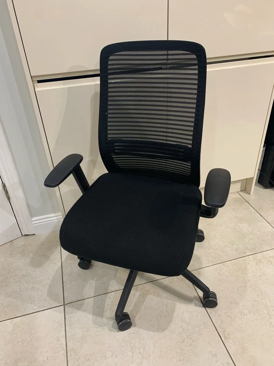 Office chair - Image 1