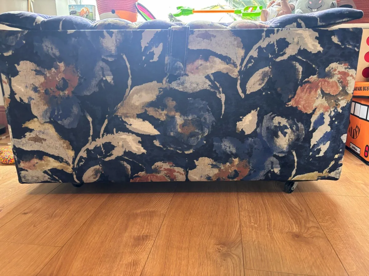 Storage box on wheels - Image 3