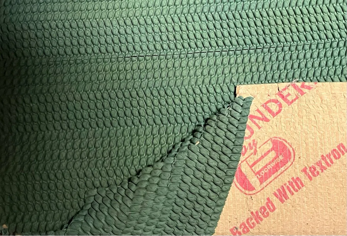 Green/Gold Fleck Carpet + Underlay- 11ft x 11 ft9" - Image 4