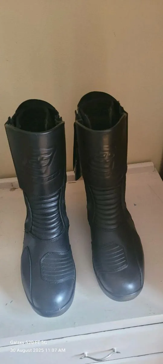Motorcycle boots - Image 1