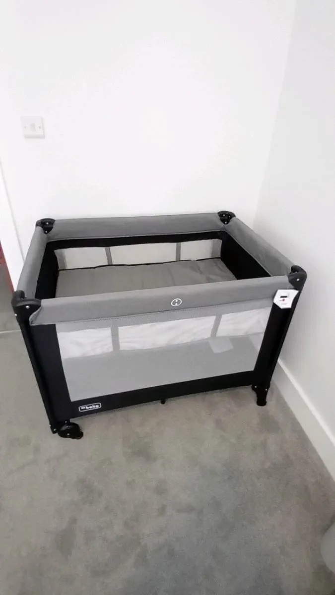 Travel cot - Image 1