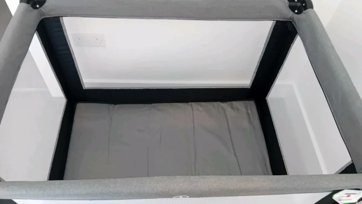 Travel cot - Image 2