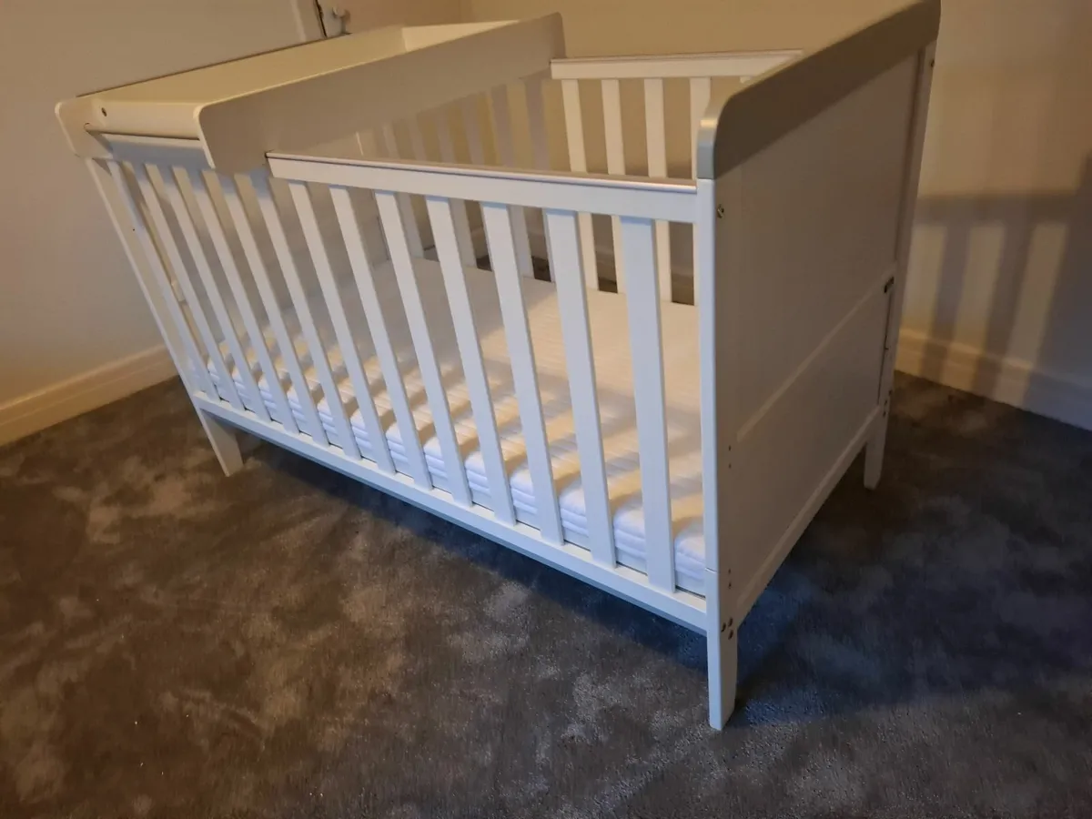 Tutti Bambini Rio Cot Bed with Cot Top Changer & M - Image 3
