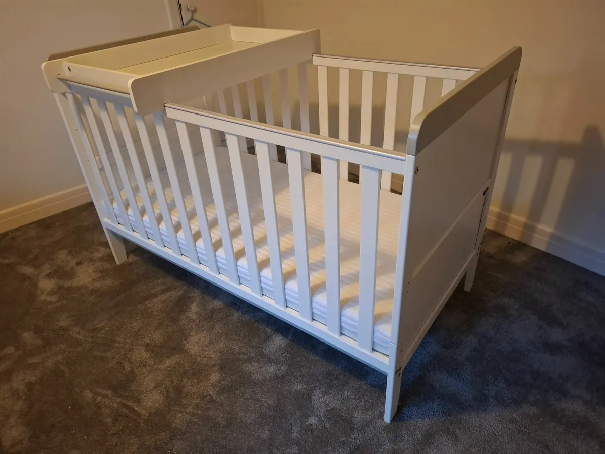 Tutti Bambini Rio Cot Bed with Cot Top Changer & M - Image 4