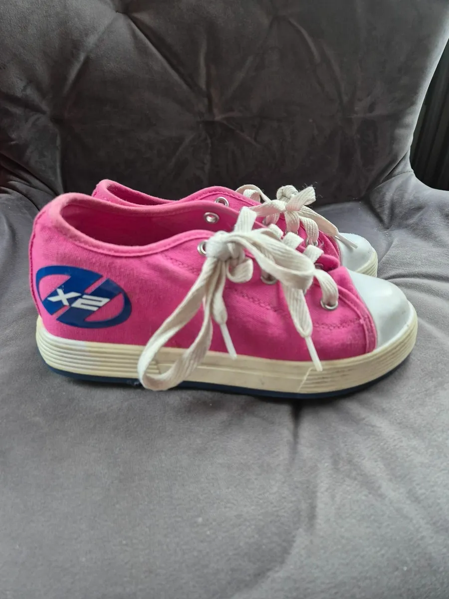 Heelys shoes size uk1 or Eur33 - Image 1