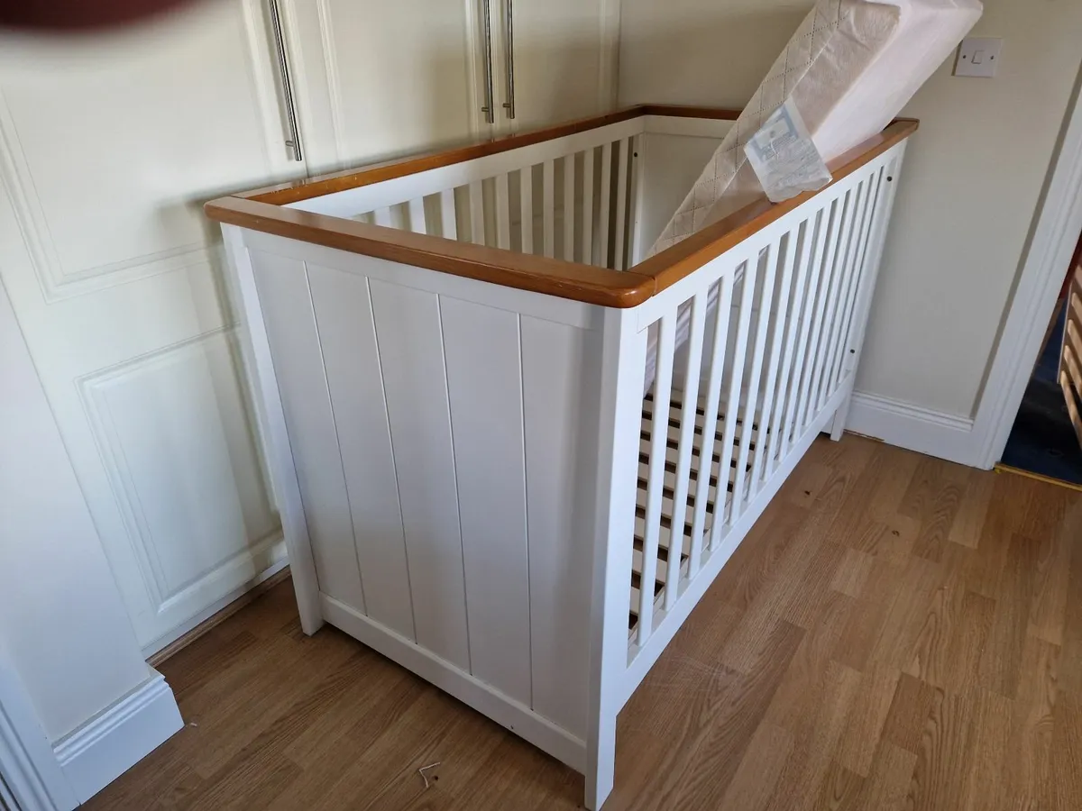 Cot bed - Image 1