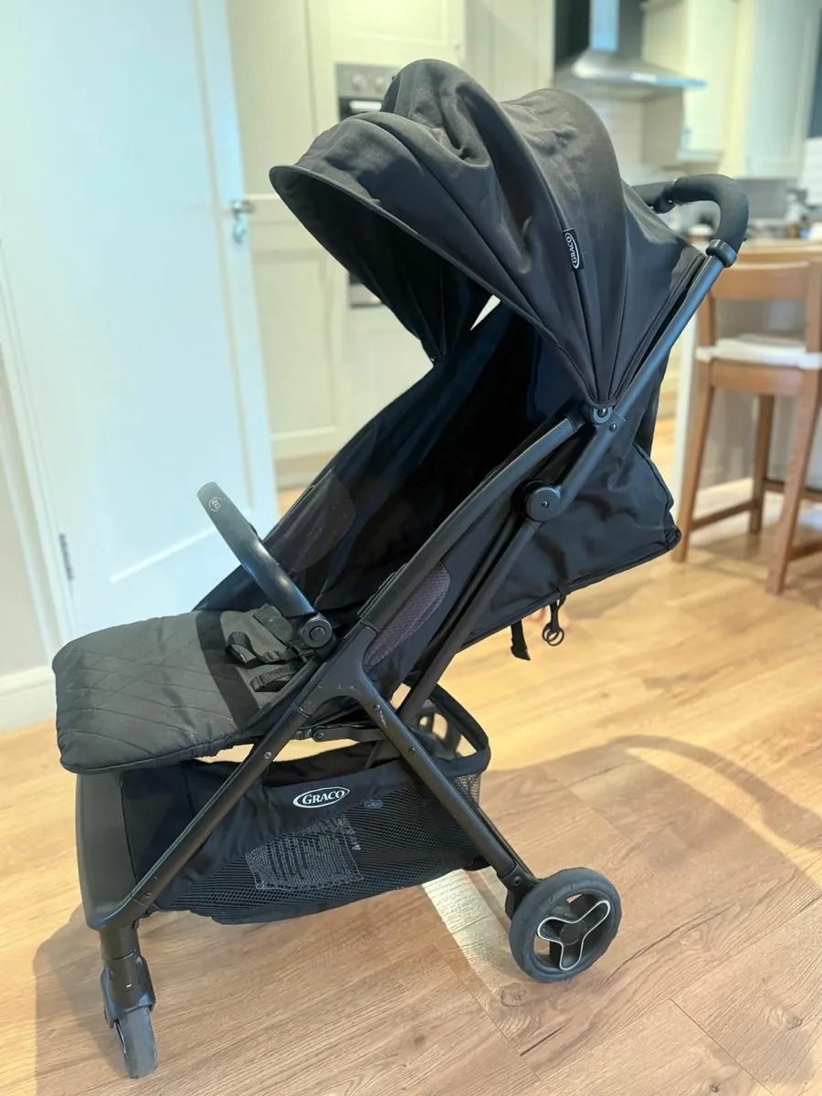 Compact light stroller - Graco Myavo - Image 1