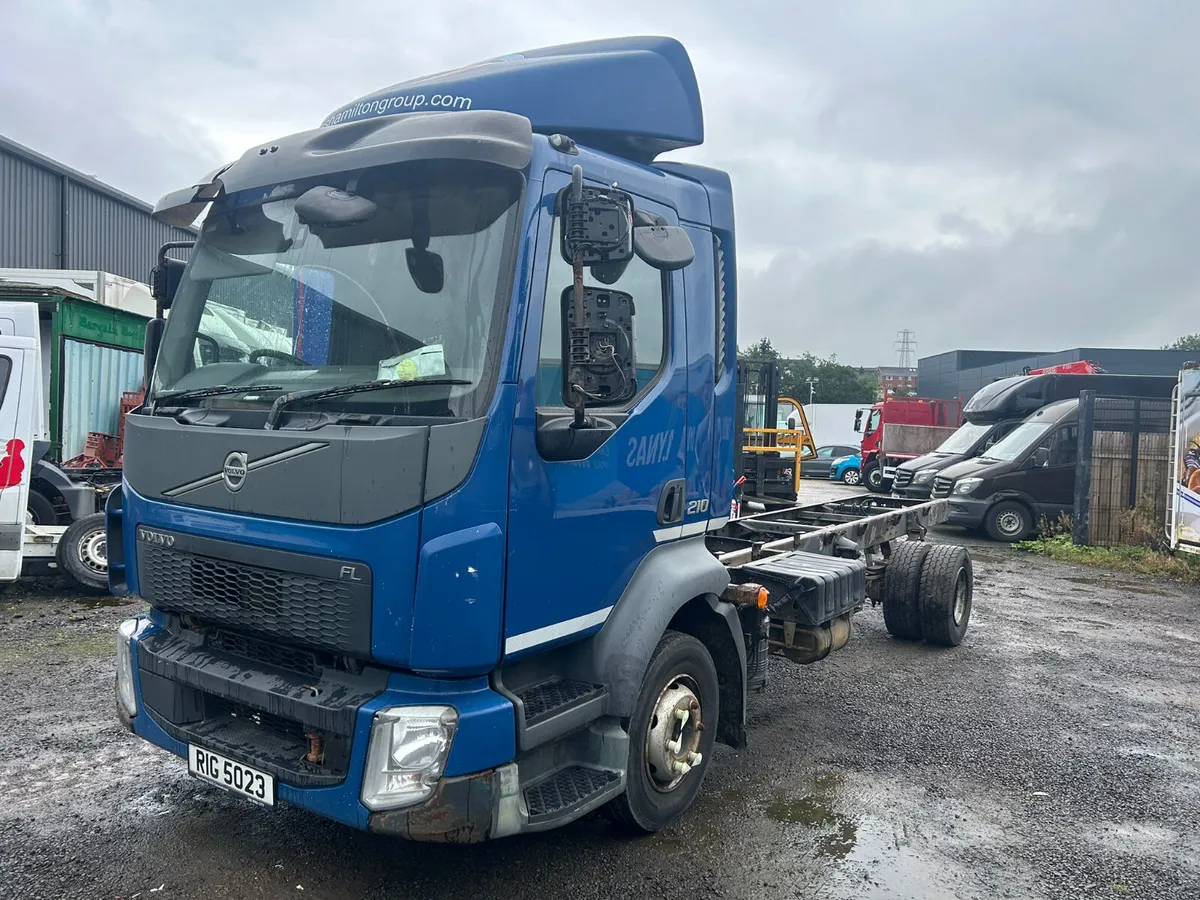 August 2016 Volvo FLE 210 Chassis Cab for parts - Image 3