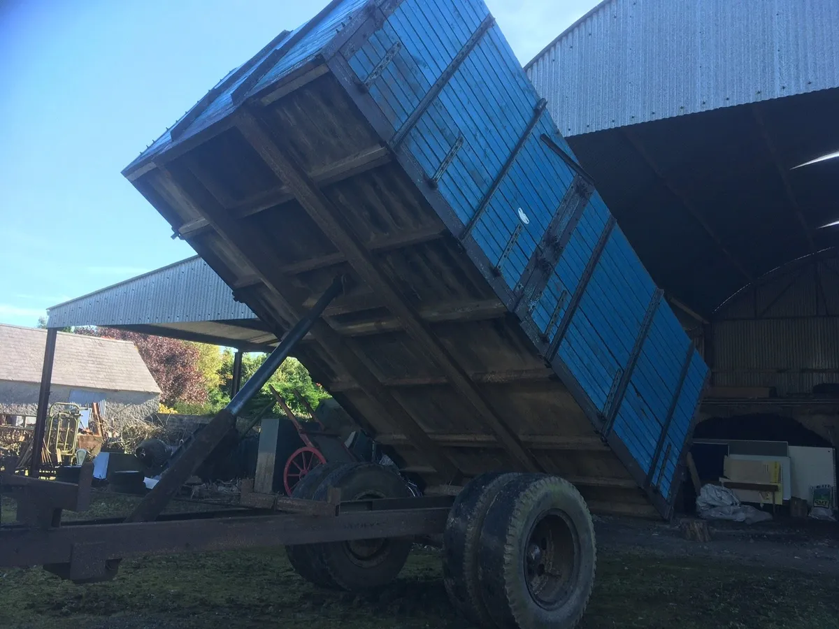 Vintage horses cart and 6 tonne grain trailer - Image 1