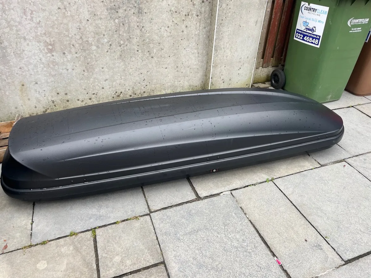Roof box - Image 1