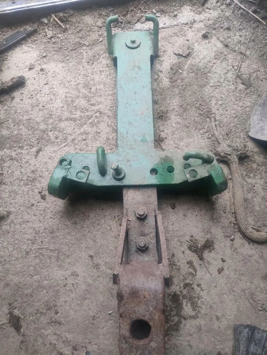 John Deere 2140 Draw bar and carrier - Image 1