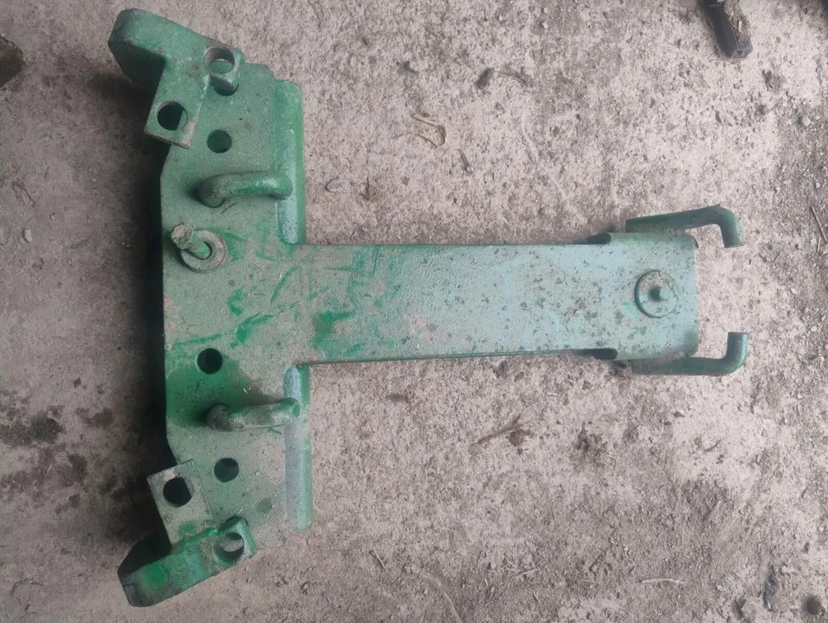 John Deere 2140 Draw bar and carrier - Image 3
