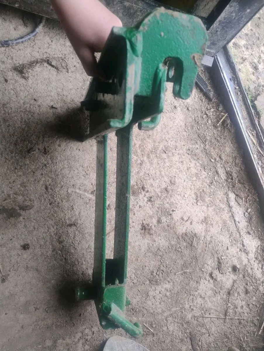 John Deere 2140 Draw bar and carrier - Image 4