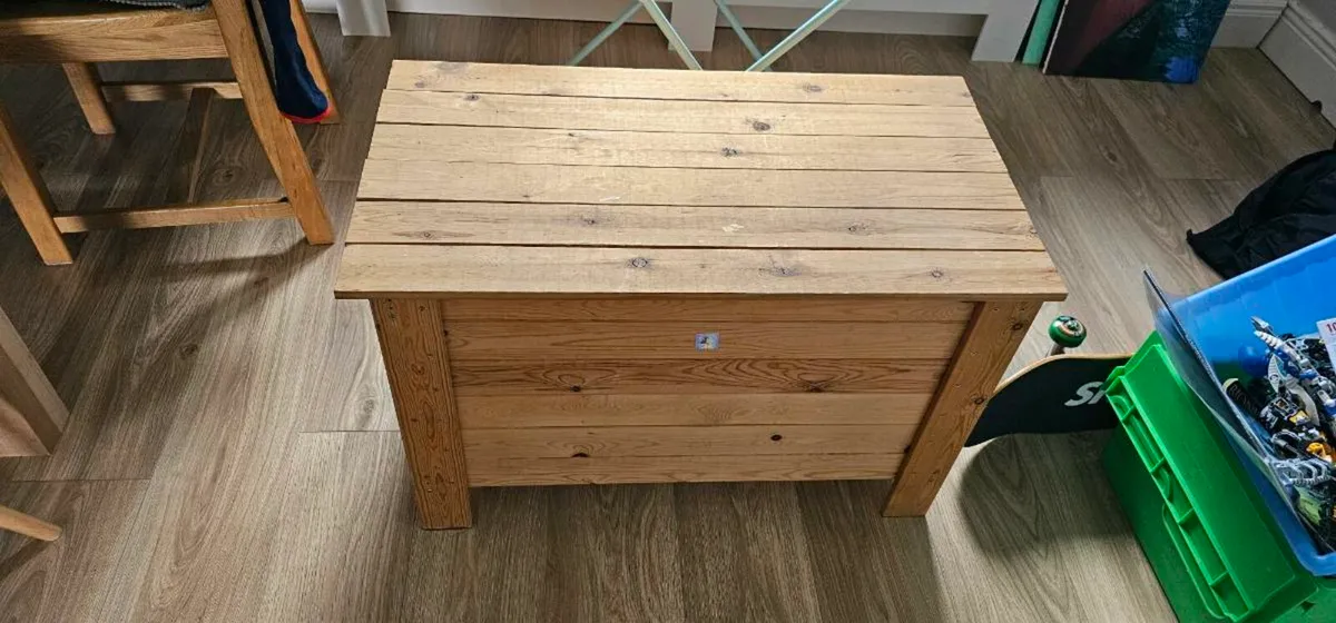Wooden box - Image 1
