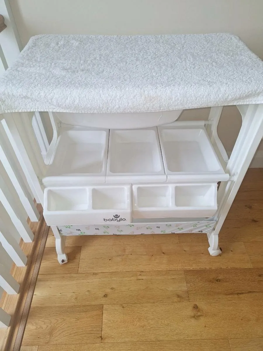 Changing table - Image 2