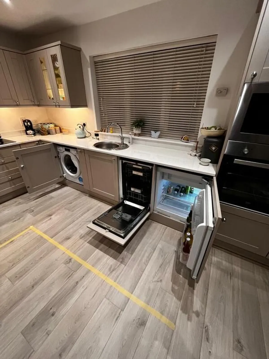 Kitchen cabinets including white products - Image 4