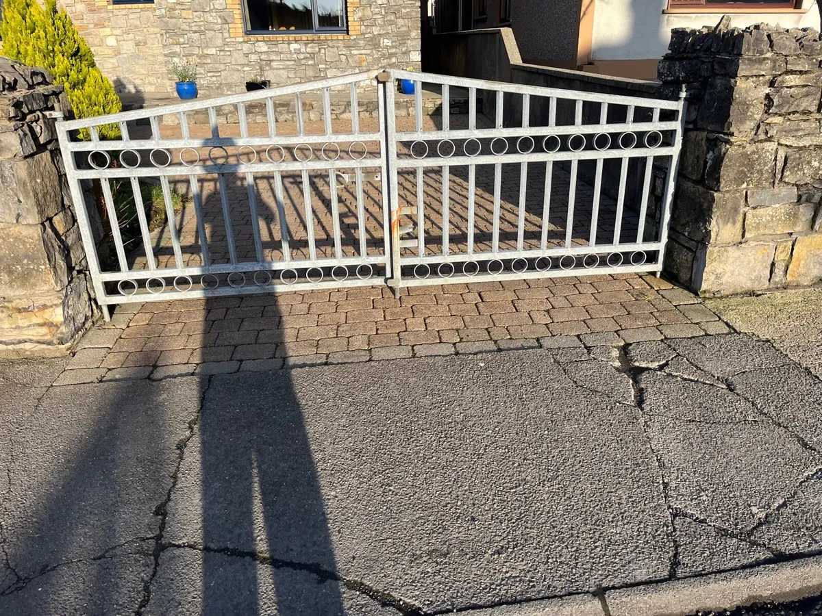 Gates for driveway - Image 2