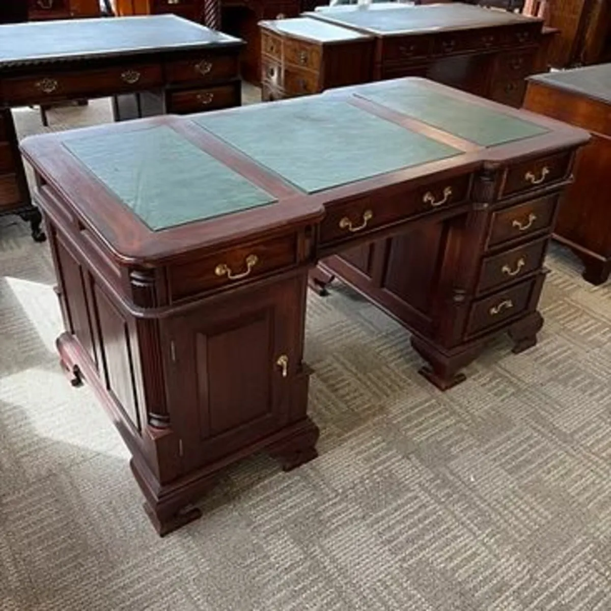 Beautiful mahogany curved edge twin pedestal writi