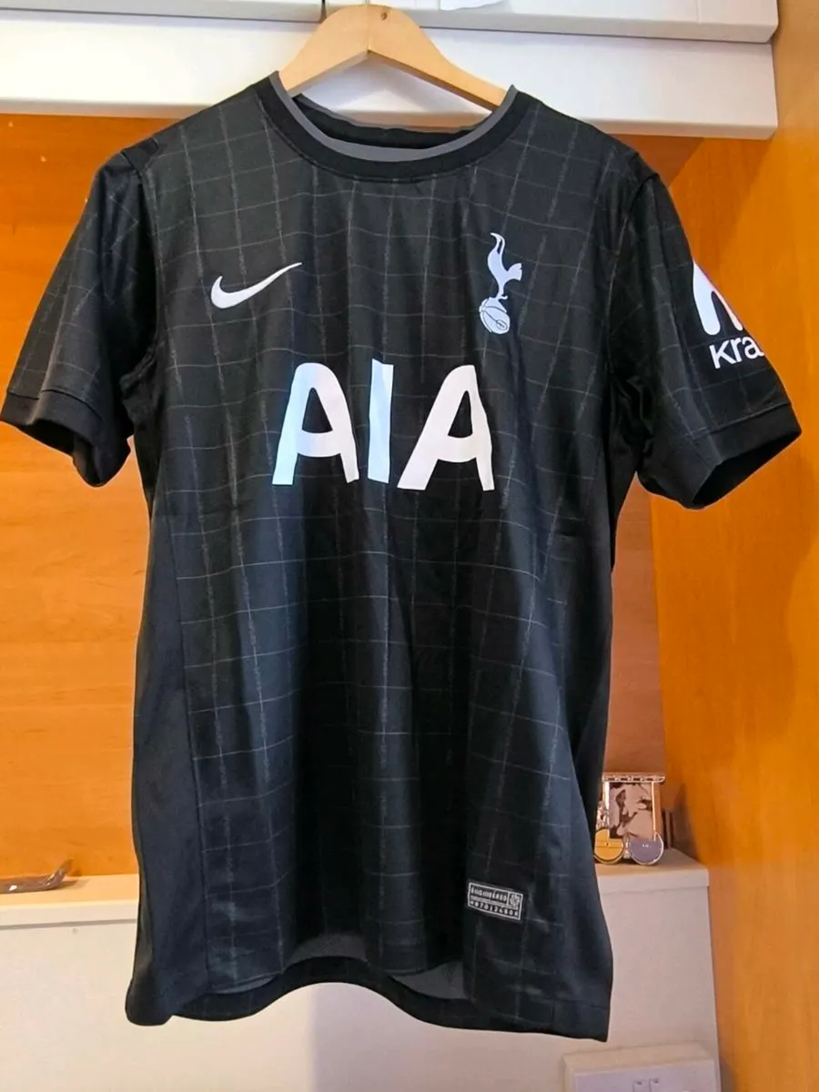 Tottenham away  jerseys season 25/26 - Image 1