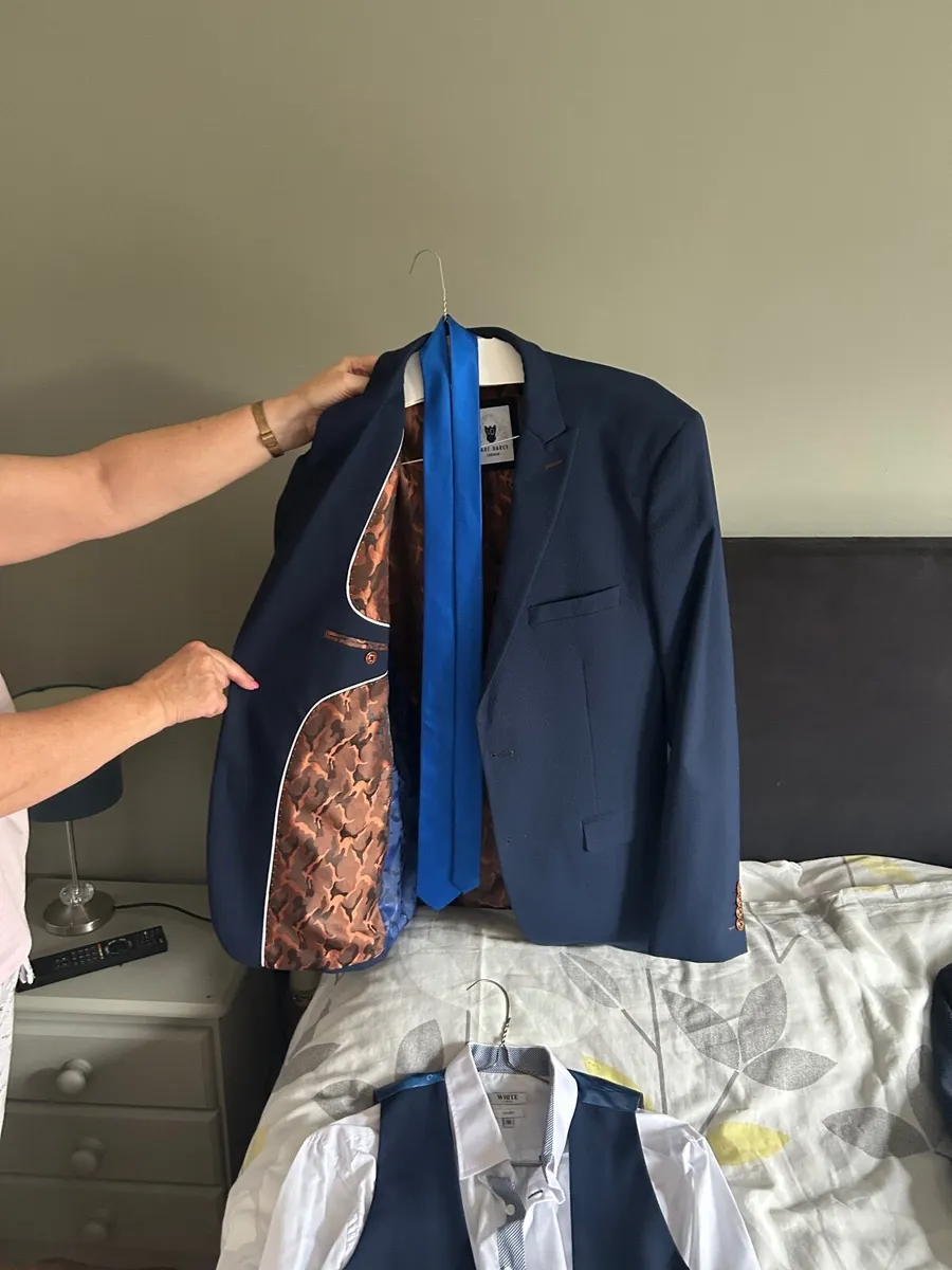 2 suits REDUCED FOR QUICKSALE €150 - Image 1
