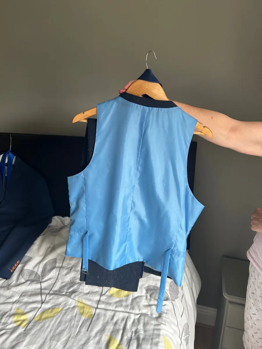 2 suits REDUCED FOR QUICKSALE €150 - Image 3