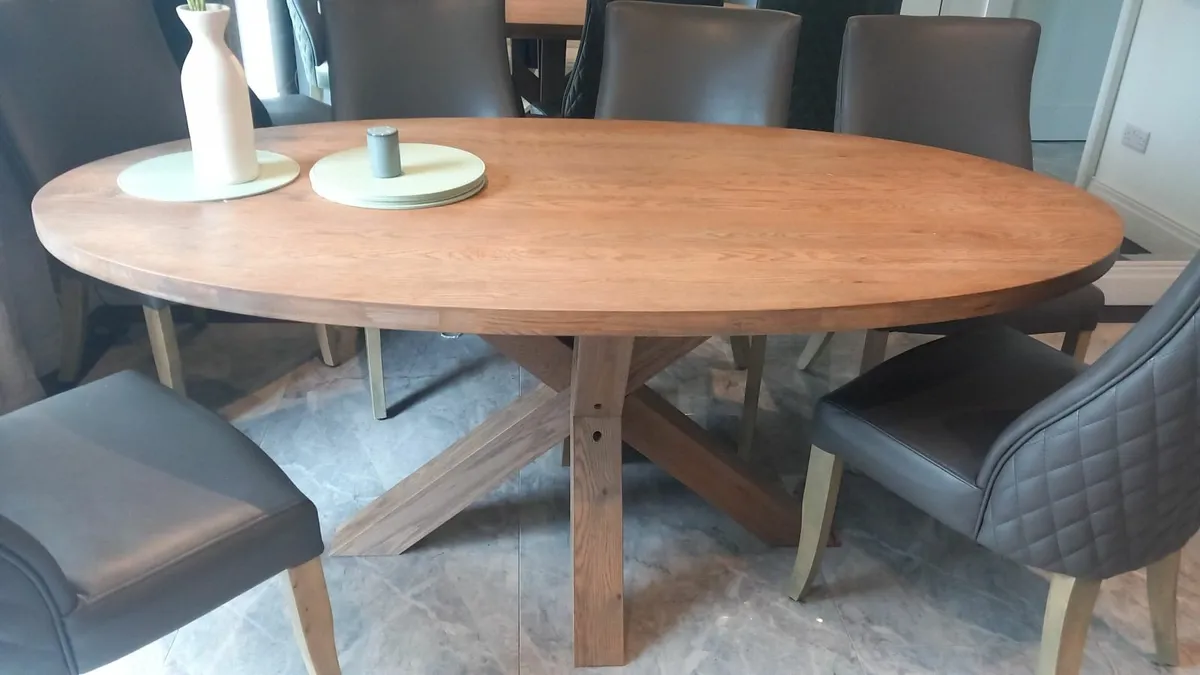 Dining table - Image 1