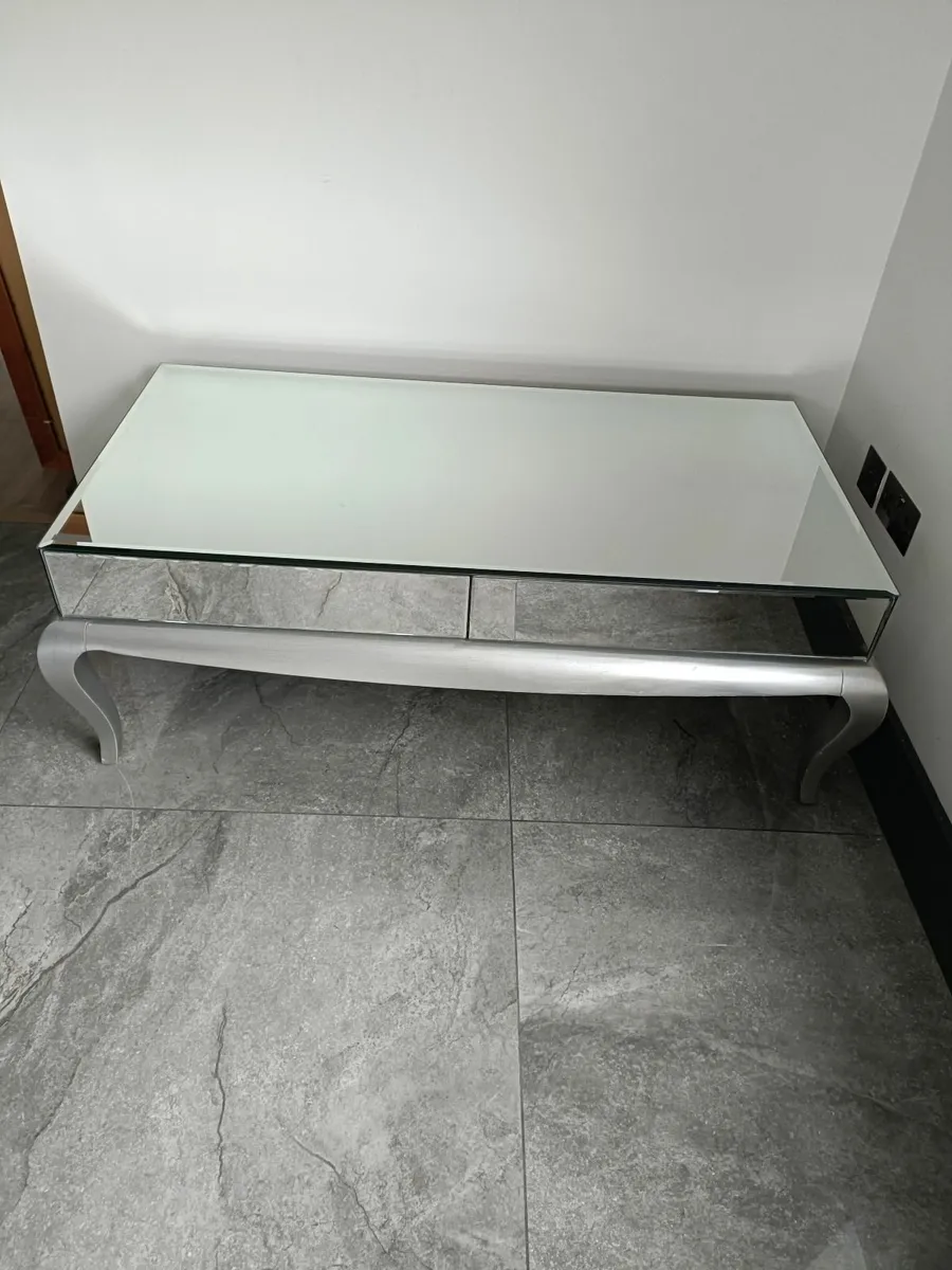 Glass coffee table with 4 touch opening drawers. - Image 1