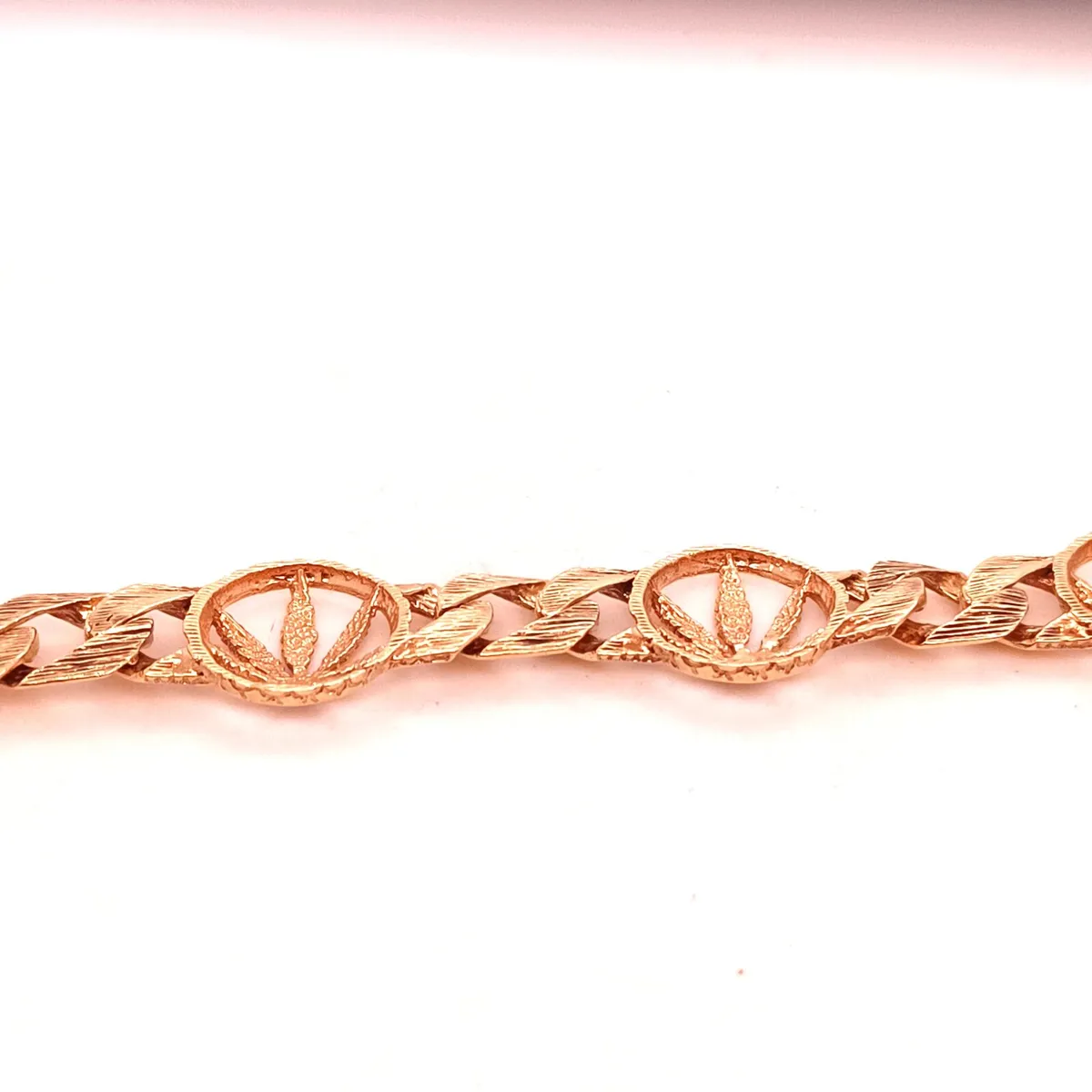 9k Gold Cannabis Leaf Bracelet - Image 4
