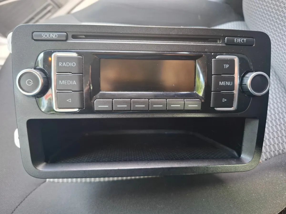 Car radio - Image 1