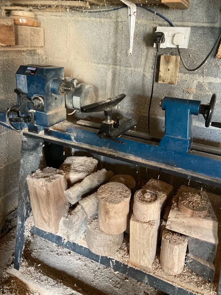 Woodturning lathe - Image 1